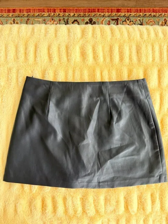 English Factory Black Faux Leather Mini Skirt Medium Sleek Chic - Picture 4 of 4